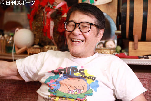 笑顔で志村けんさんとの思い出を語る仲本工事(撮影・中島郁夫)