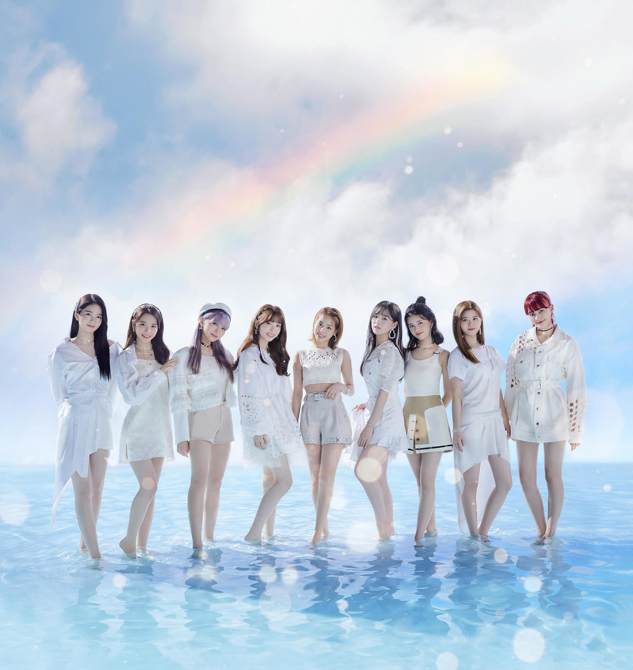 NiziUの、左からAYAKA、MAYA、MAYUKA、MIIHI、MAKO、RIO、RIMA、RIKU、NINA
