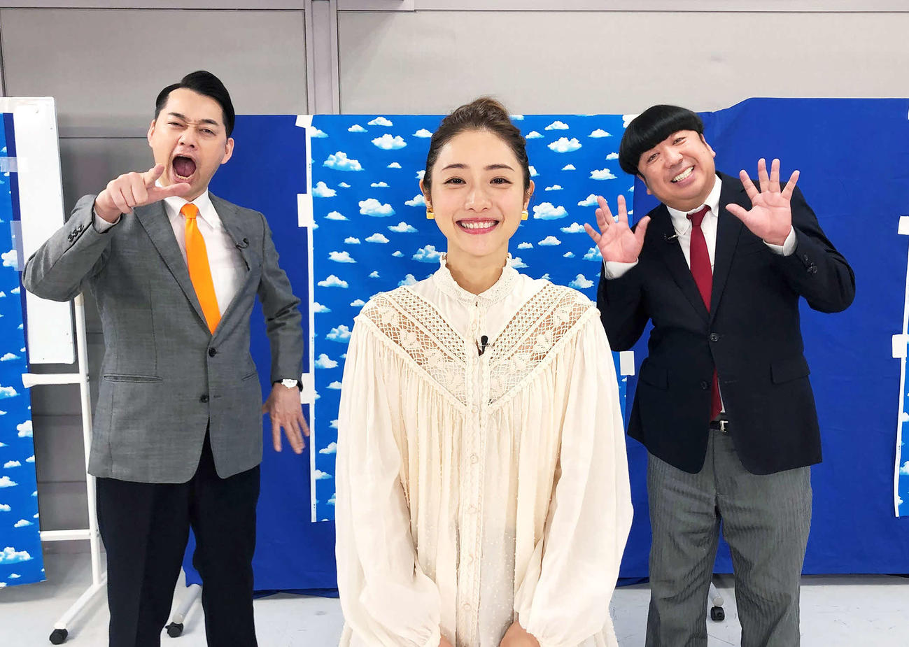 テレビ東京系「YOUは何しに日本へ？新年1発目はYOUに石原さとみがやってきたSP」に出演する左から設楽統、石原さとみ、日村勇紀