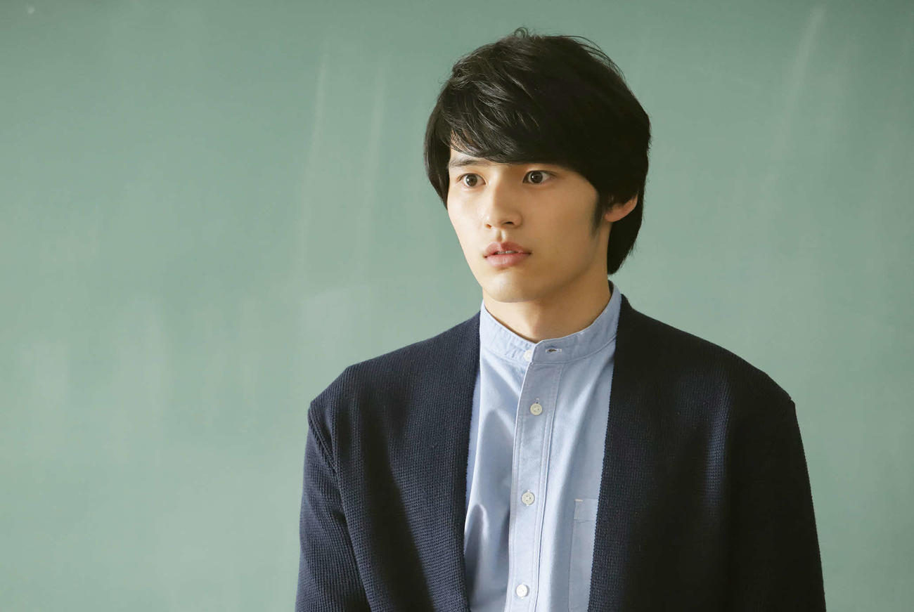 「弥生、三月　－君を愛した30年－」の岡田健史（C）2020「弥生、三月」製作委員会