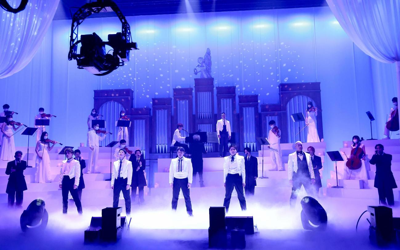 オーケストラも入れたバラード中心の配信ライブ「LIVE×ONLINE」を行ったGENERATIONS