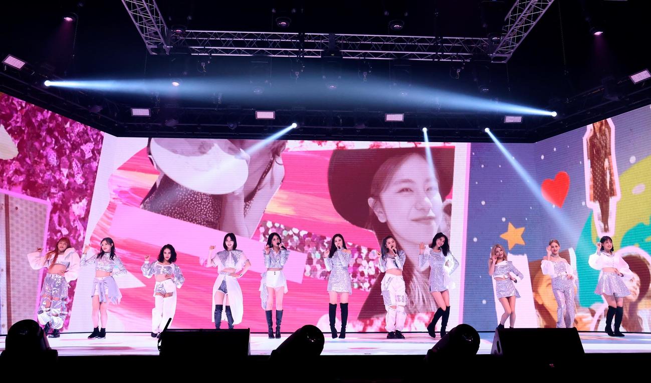 配信ライブ「LIVE×ONLINE」でラストライブを行ったE－girls