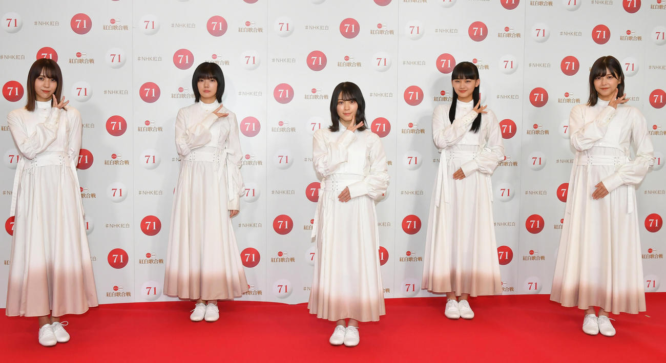紅白歌合戦のリハーサルに登場した櫻坂46の、左から小林由依、藤吉夏鈴、森田ひかる、山崎天、渡邉理佐（代表撮影）