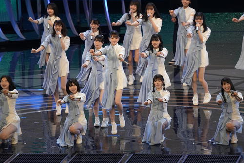紅白歌合戦のリハーサルでパフォーマンスする日向坂46（代表撮影）
