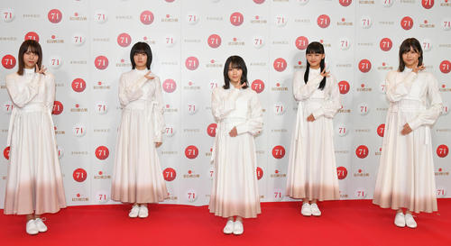 紅白歌合戦のリハーサルに登場した櫻坂46の、左から小林由依、藤吉夏鈴、森田ひかる、山崎天、渡邉理佐（代表撮影）