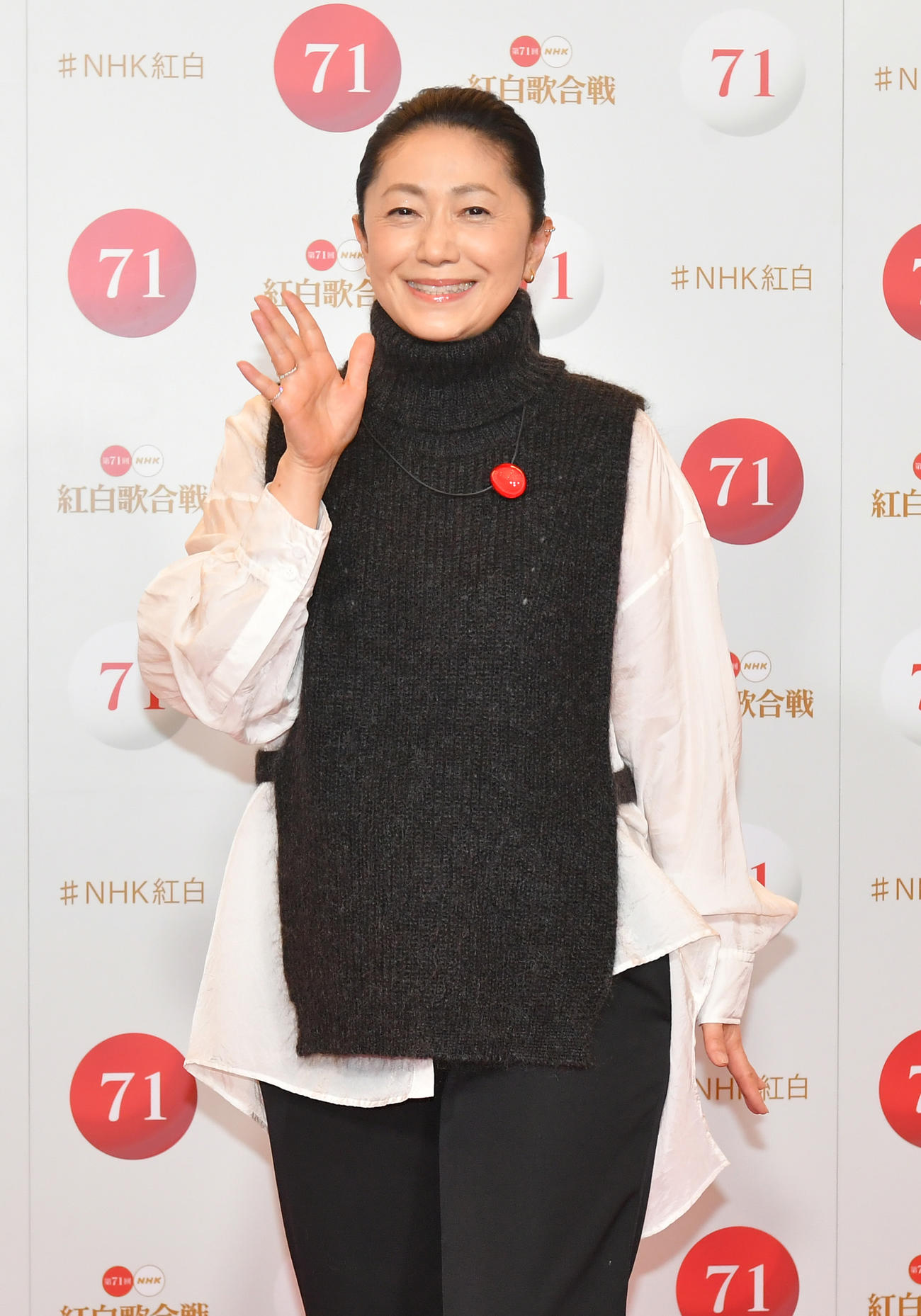 紅白歌合戦のリハーサルを前に、取材に応じる石川さゆり（代表撮影）