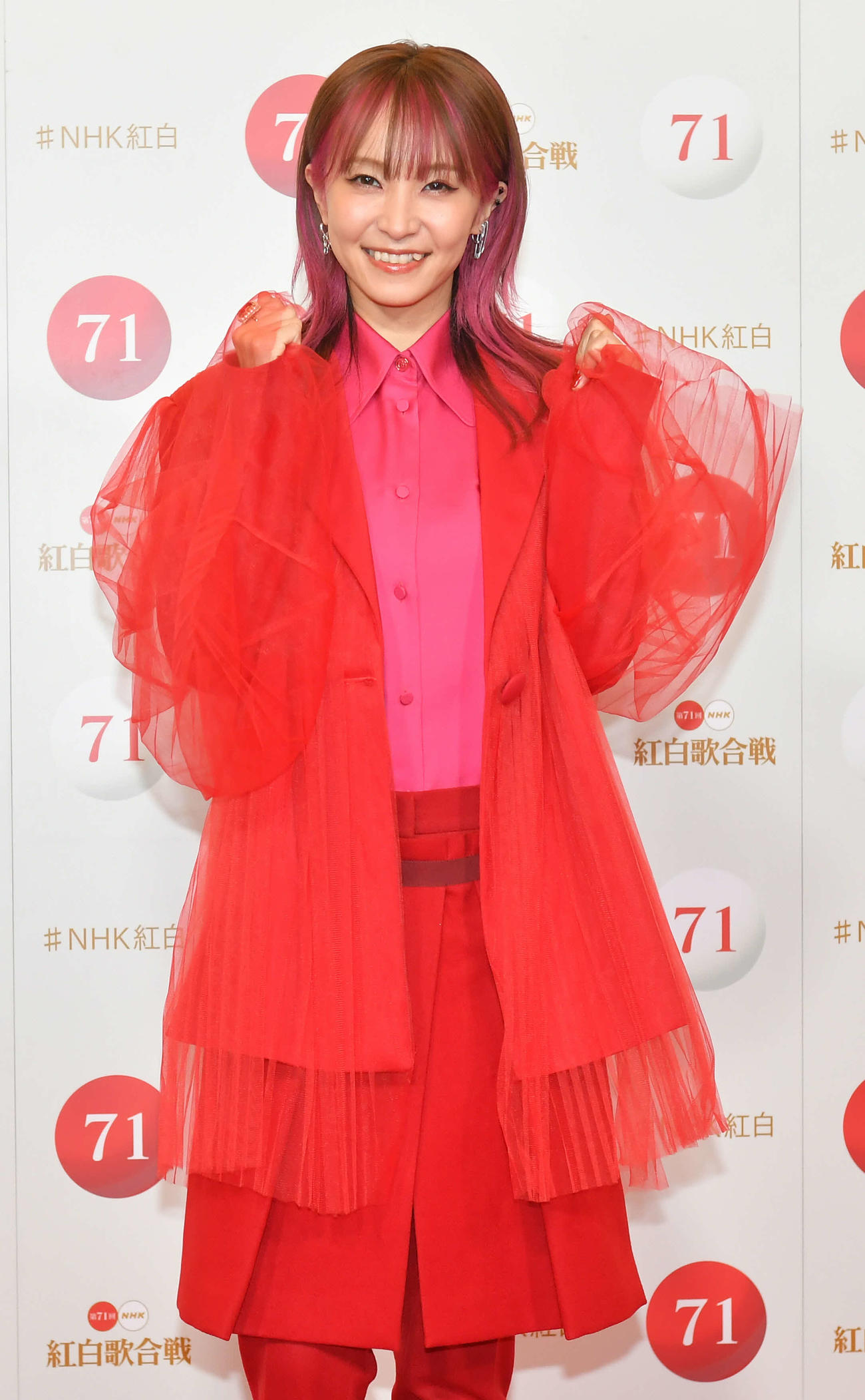 紅白歌合戦のリハーサルを終え、取材に応じるLiSA（代表撮影）