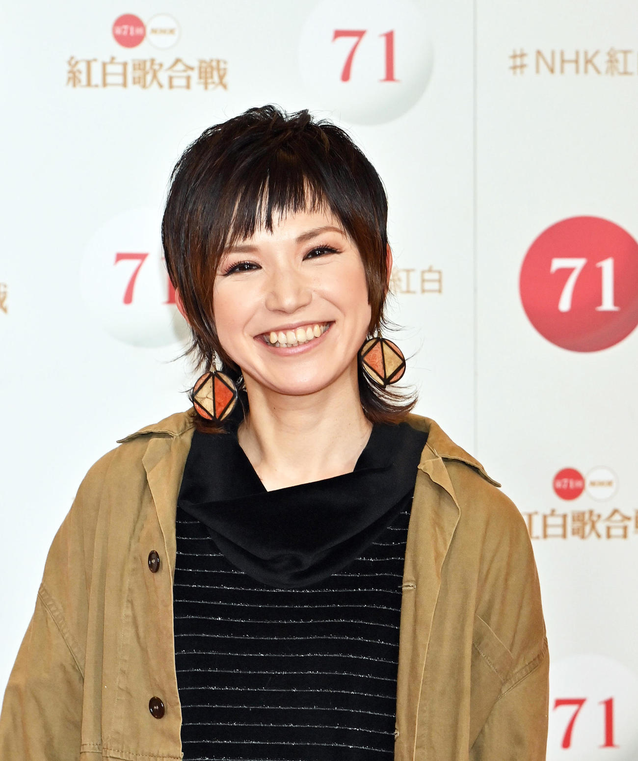 第71回NHK紅白歌合戦のリハーサル後、取材に応じるSuperfly（代表撮影）