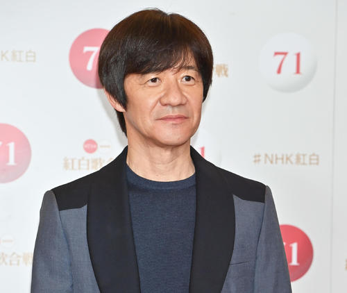 第71回NHK紅白歌合戦のリハーサルで取材に応じる総合司会の内村光良（代表撮影）
