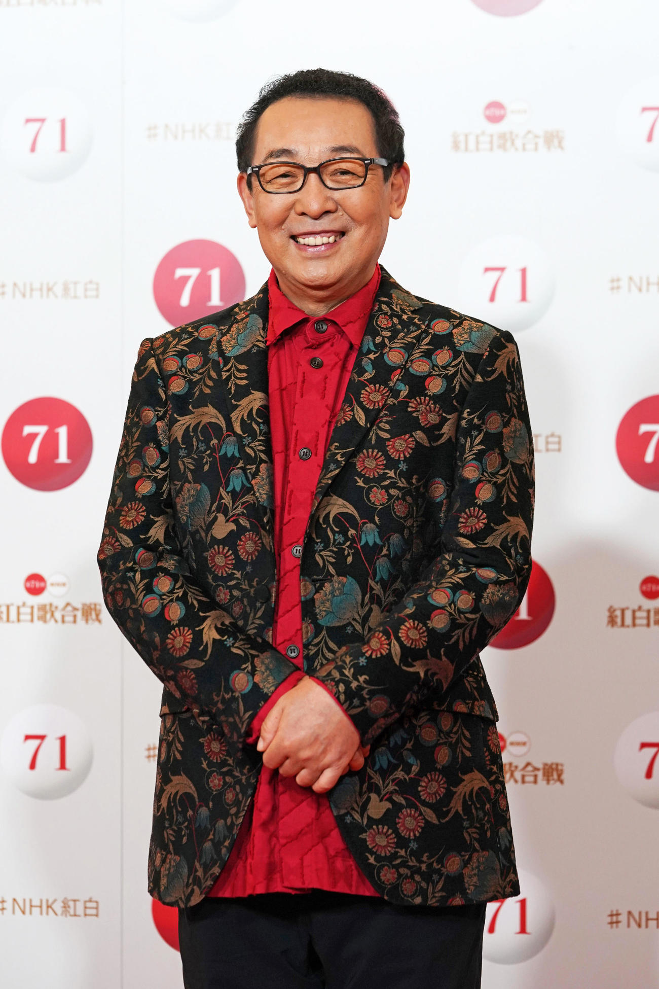 第71回NHK紅白歌合戦リハーサルで囲み取材に応じるさだまさし（代表撮影）