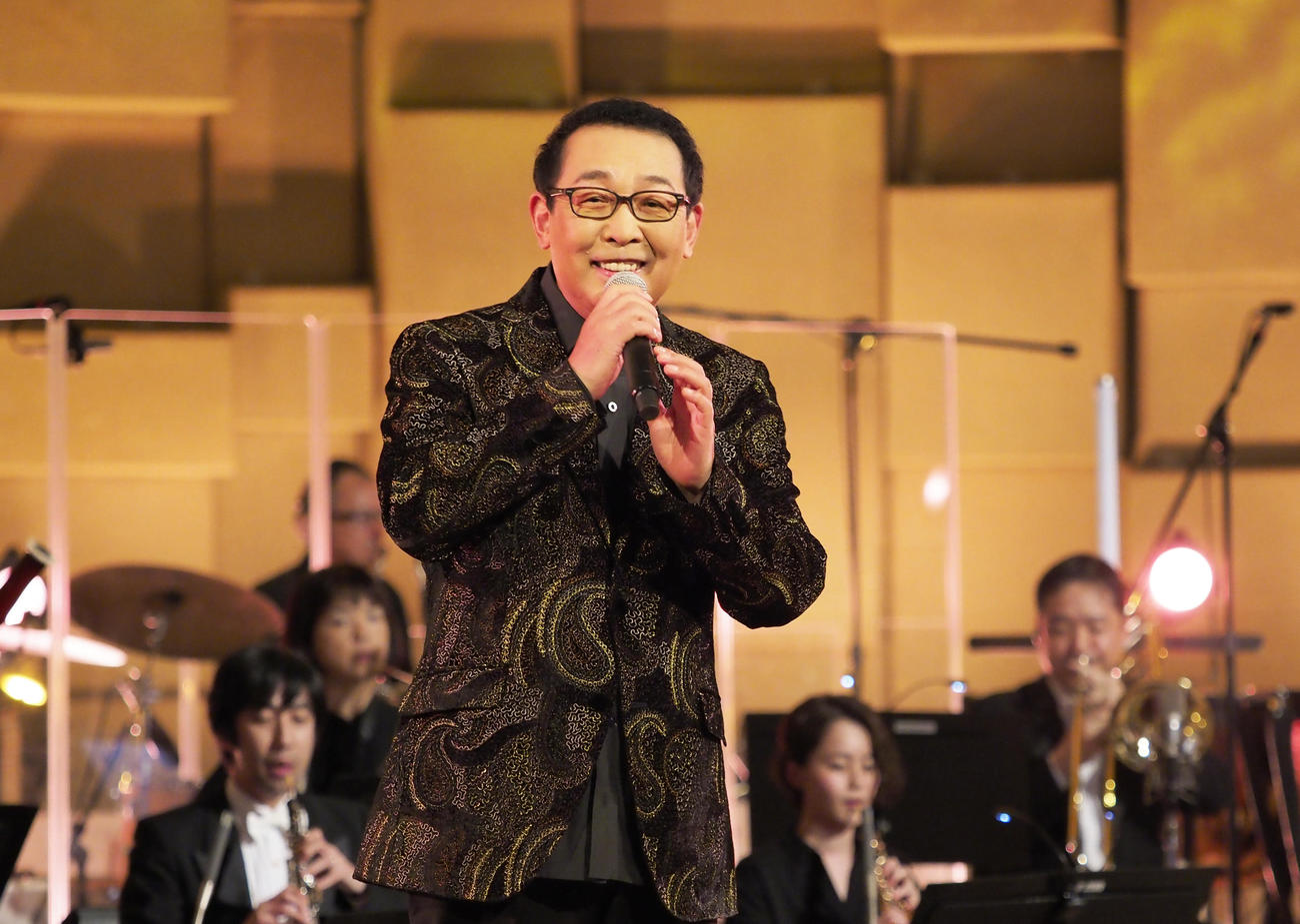 NHK紅白歌合戦の企画で歌うさだまさし