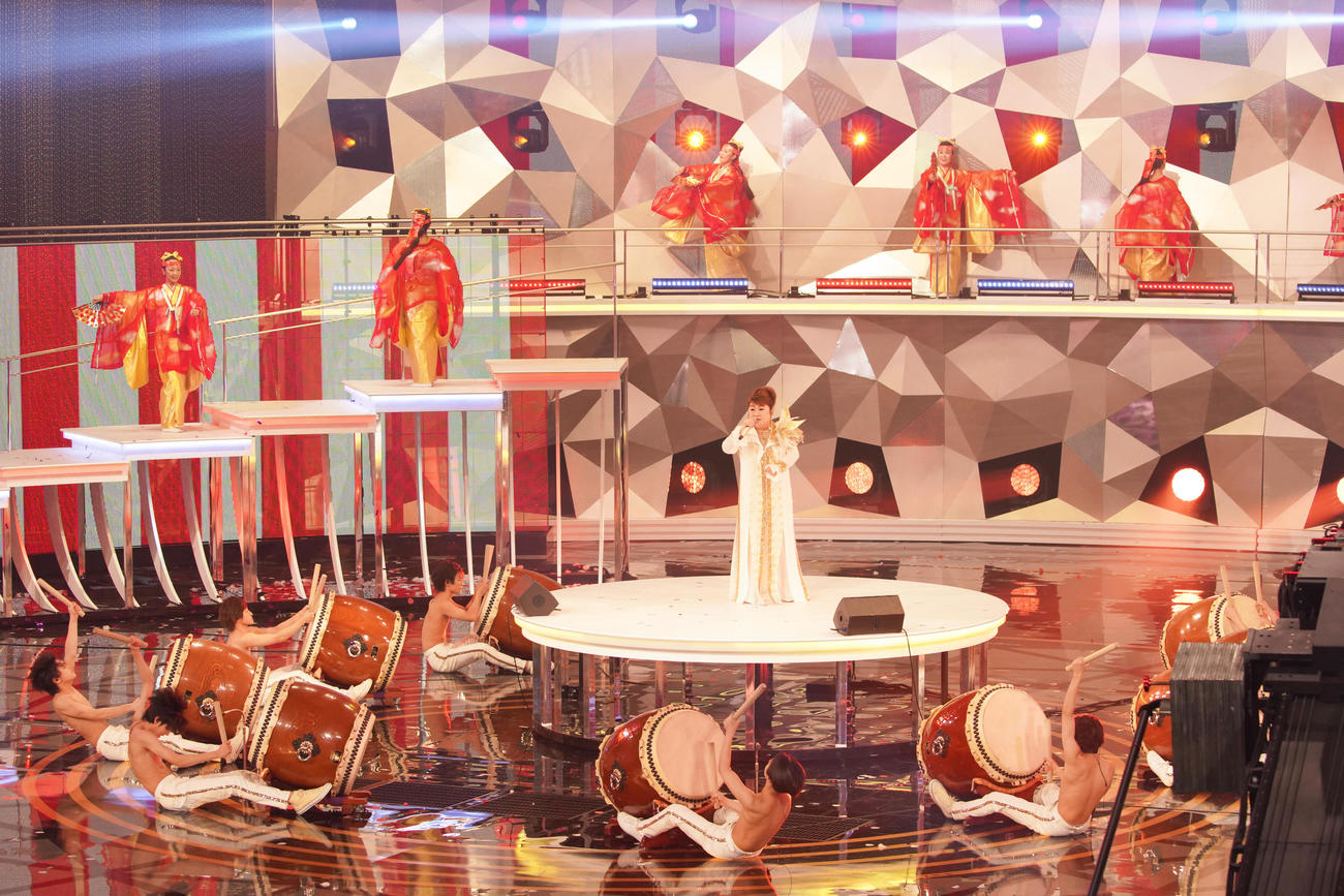 NHK紅白歌合戦で歌う天童よしみ