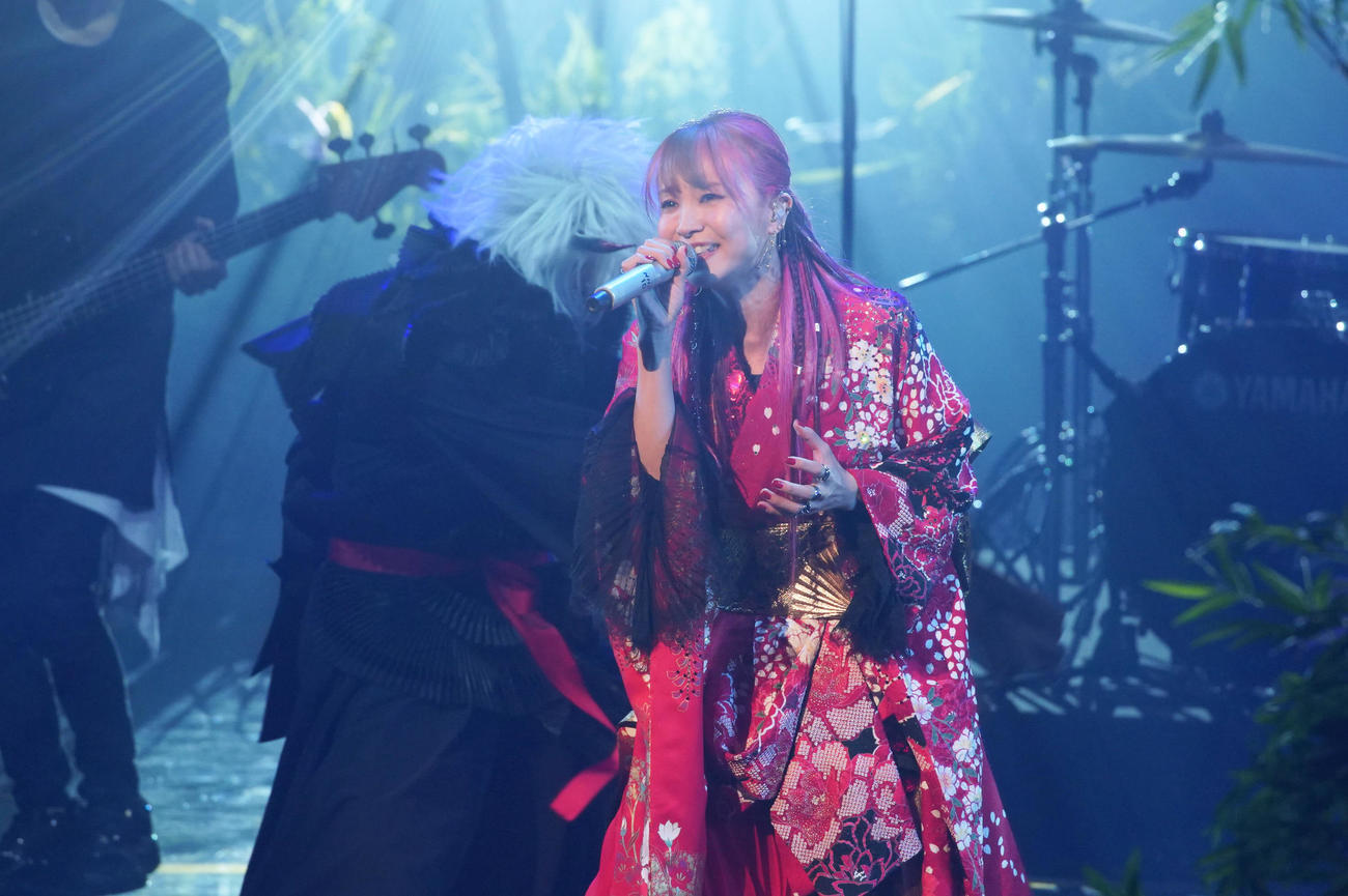 NHK紅白歌合戦でアニメ「鬼滅の刃」紅白SPメドレーを歌うLiSA