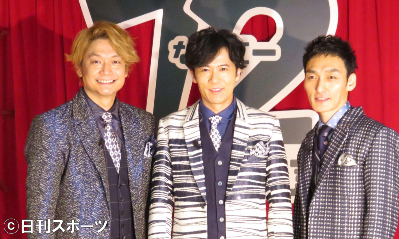 草なぎ剛（右）香取慎吾（左）稲垣吾郎（中）（19年4月30日）