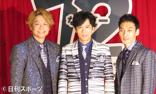 草なぎ剛（右）香取慎吾（左）稲垣吾郎（中）（19年4月30日）
