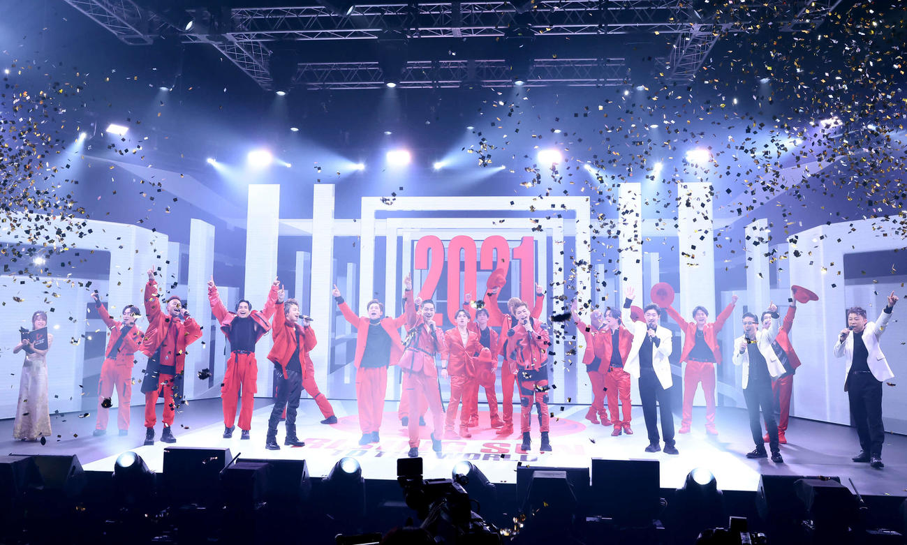 「LIVE×ONLINE」のカウントダウンライブで年越しを迎えたEXILEら