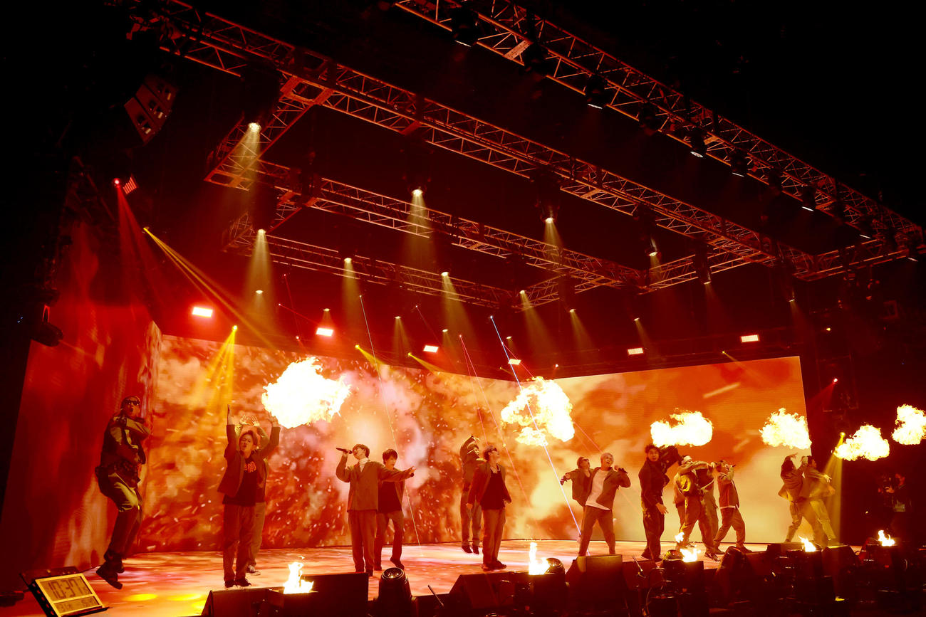 「LIVE×ONLINE」のカウントダウンライブに出演したTHE　RAMPAGE