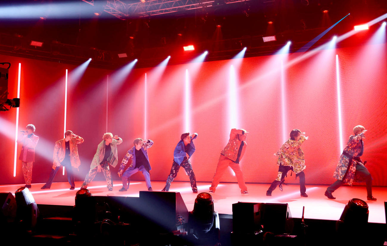 「LIVE×ONLINE」のカウントダウンライブに出演したFANTASITICS