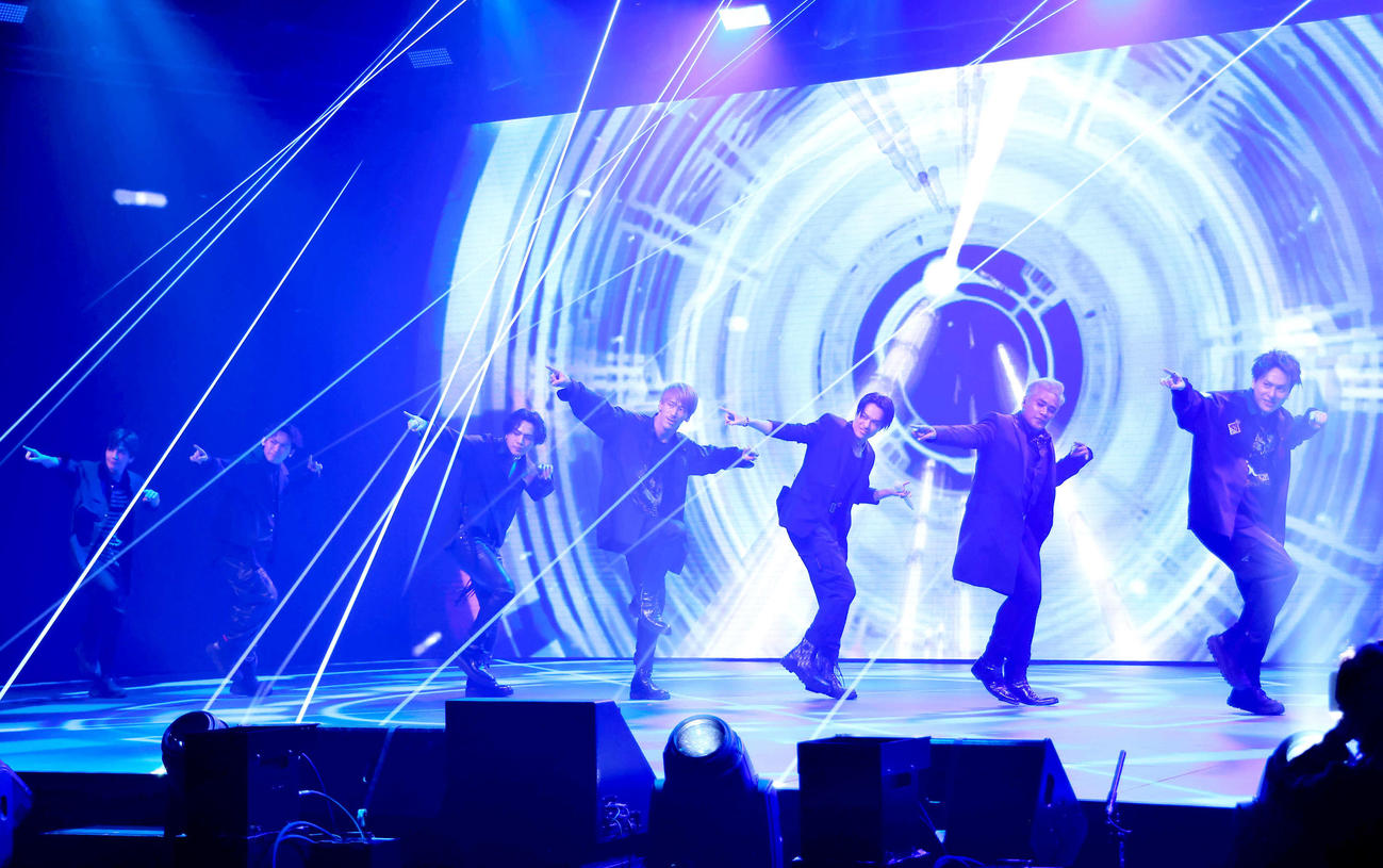 「LIVE×ONLINE」のカウントダウンライブに出演した三代目　J　SOUL　BROTHERS