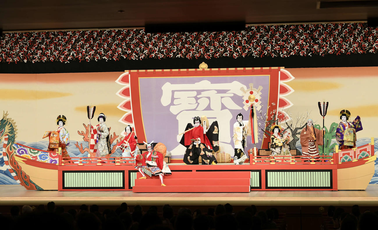 歌舞伎座「壽初春大歌舞伎」の第1部「壽浅草柱建」に出演した、左から中村鶴松、坂東新悟、中村隼人、坂東巳之助、尾上松也、中村歌昇、中村米吉、中村種之助、中村莟玉（C）松竹