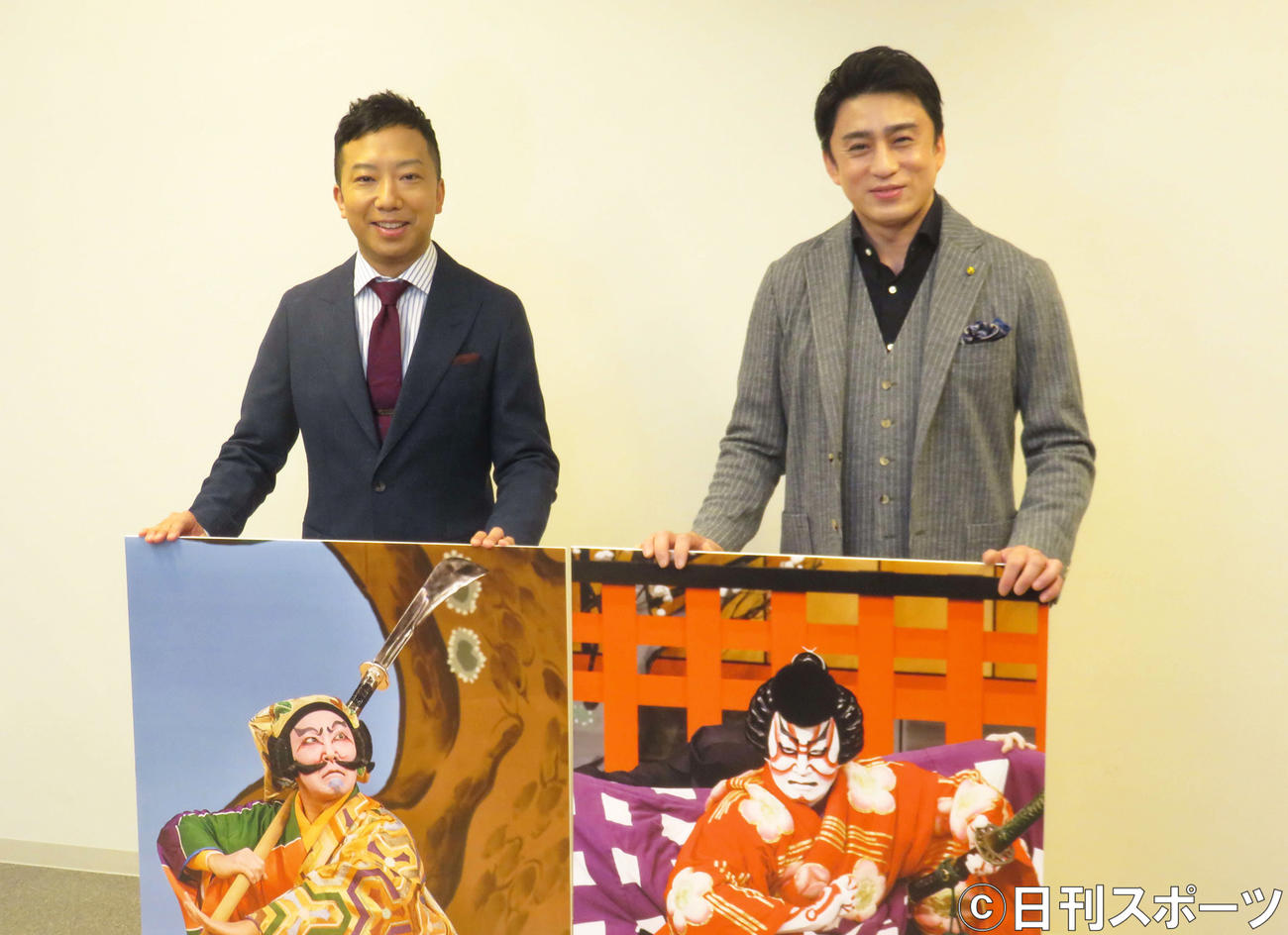 「寿　初春大歌舞伎」を発表する松本幸四郎（右）と市川猿之助（2020年11月29日撮影）