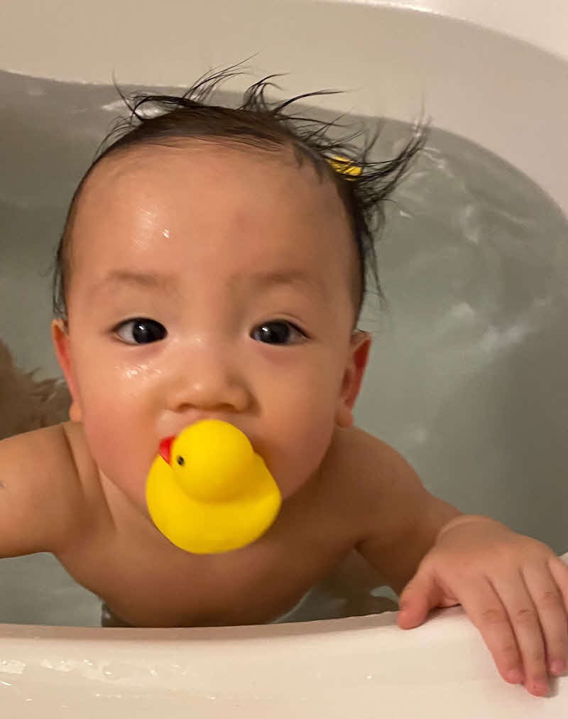 息子の写真を公開した高橋ユウ（高橋ユウオフィシャルブログ「HOPEACE　SMILE」より）