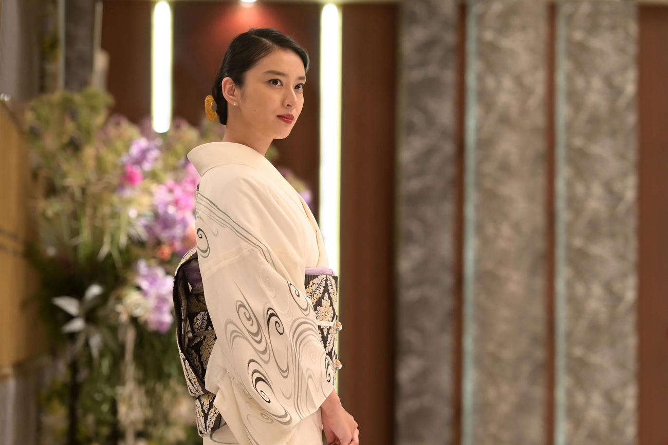 テレビ朝日系ドラマスペシャル「黒革の手帖～拐帯行～」に主演する武井咲