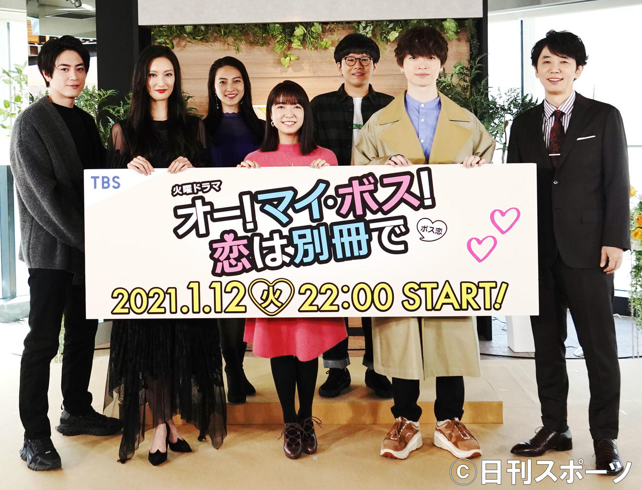 TBSドラマ「オー！マイ・ボス！恋は別冊で」の制作発表会見に出席した、後列左から久保田紗友、ミキの亜生。前列左から間宮祥太朗、菜々緒、上白石萌音、Kis－My－Ft2玉森裕太、ユースケ・サンタマリア（撮影・佐藤成）