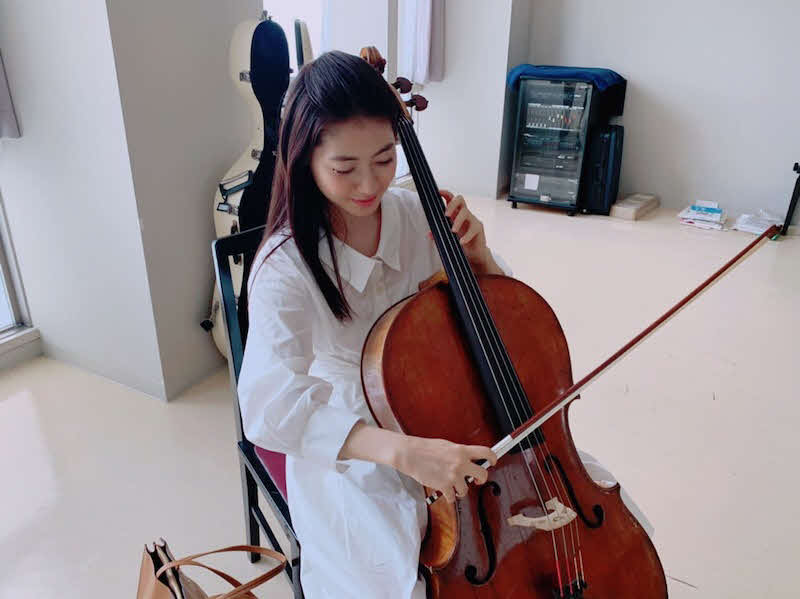 チェリスト姿を初公開した瀧本美織（瀧本美織オフィシャルブログ「Miori　Takimoto」より）
