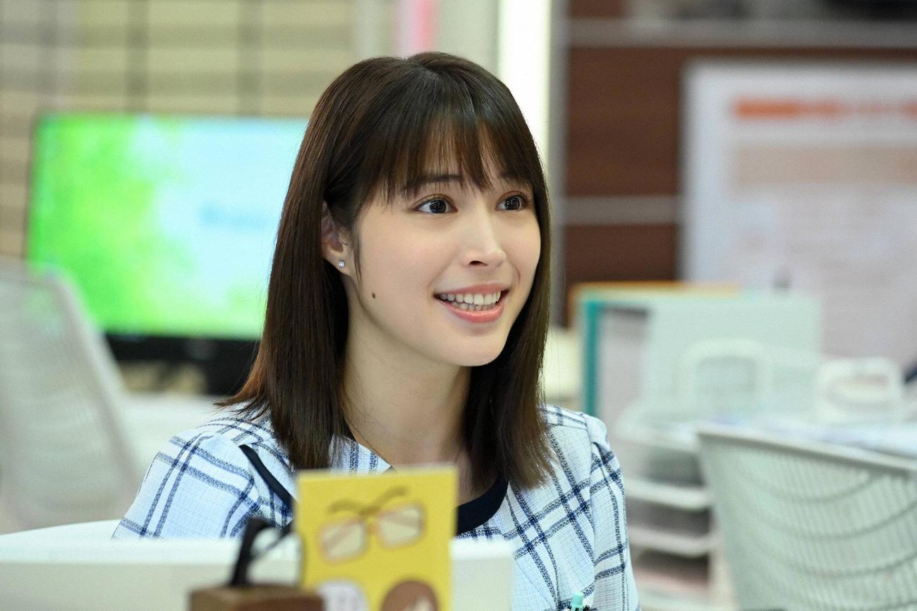 新しい人生では澪（広瀬アリス）が同僚として異動してくる（C）フジテレビ