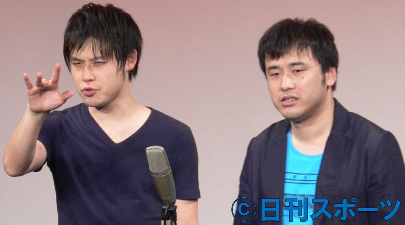 オジンオズボーンの高松新一（右）と篠宮暁（2014年7月12日撮影）