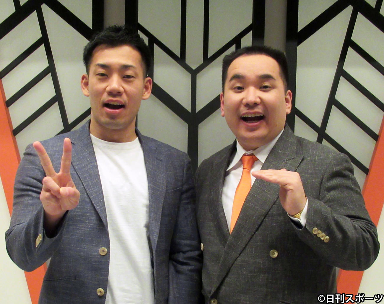 ミルクボーイの内海崇（右）と駒場孝（20年3月撮影）