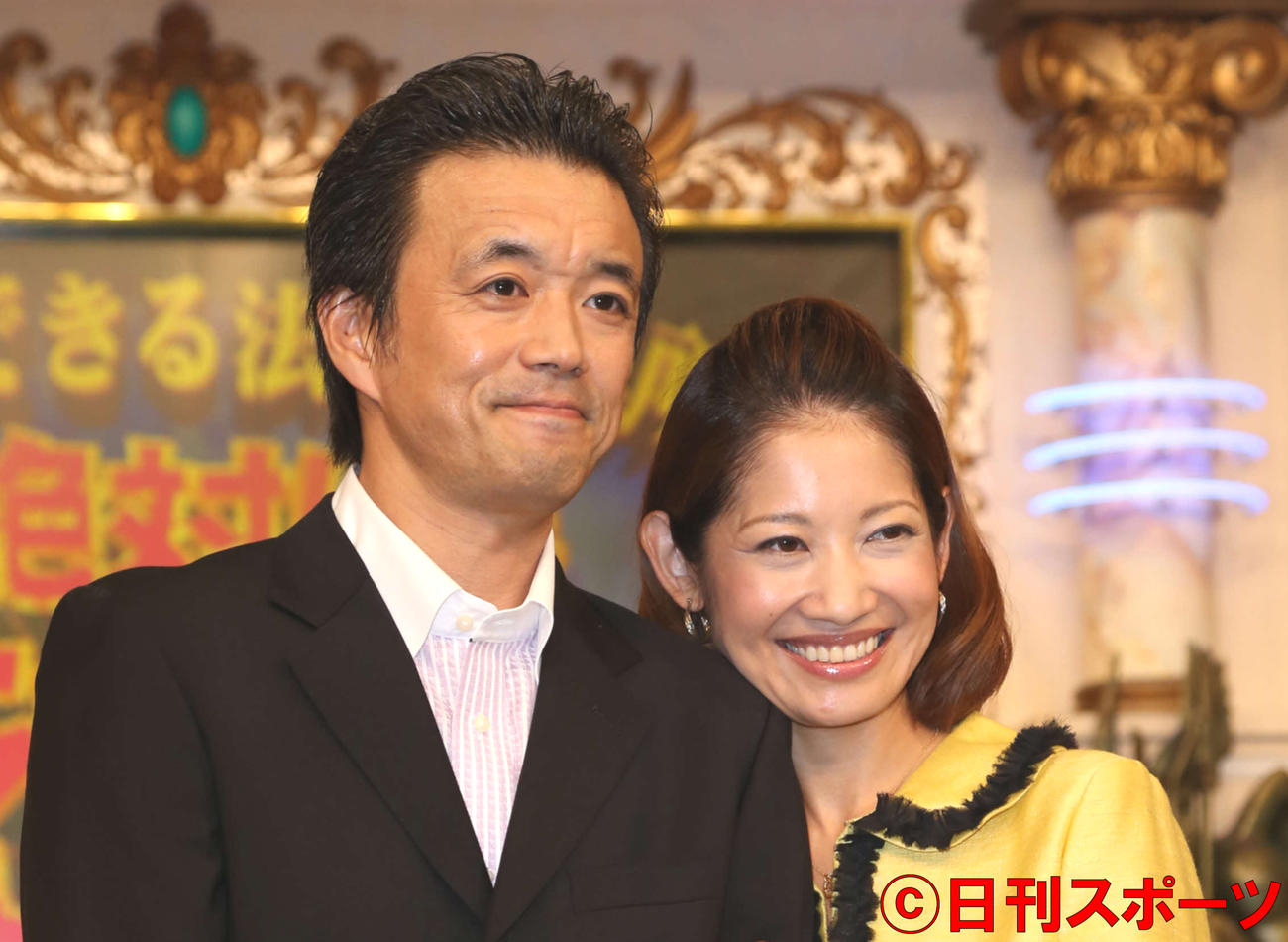 俳優の金山一彦（左）と弁護士の大渕愛子（2014年8月24日撮影）