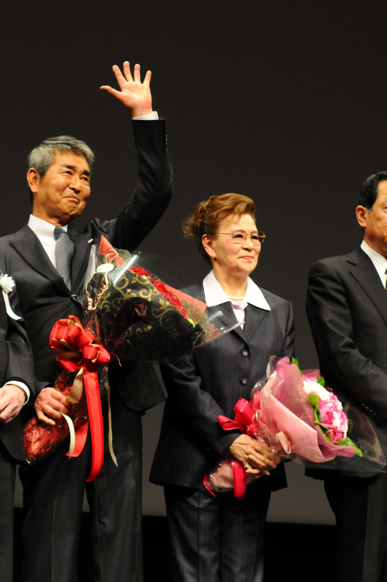 12年、「黒部の太陽」「栄光への5000キロ」のノーカット版上映会に出席した渡哲也さん、石原まき子さん