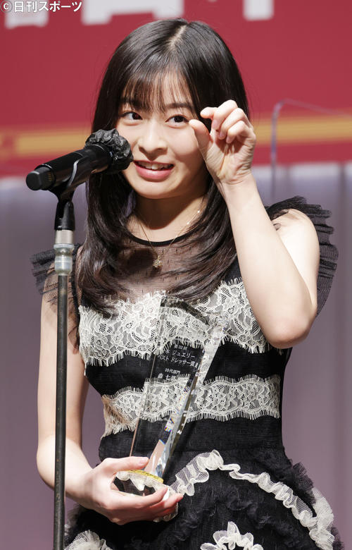 10代部門で受賞した森七菜（撮影・中島郁夫）