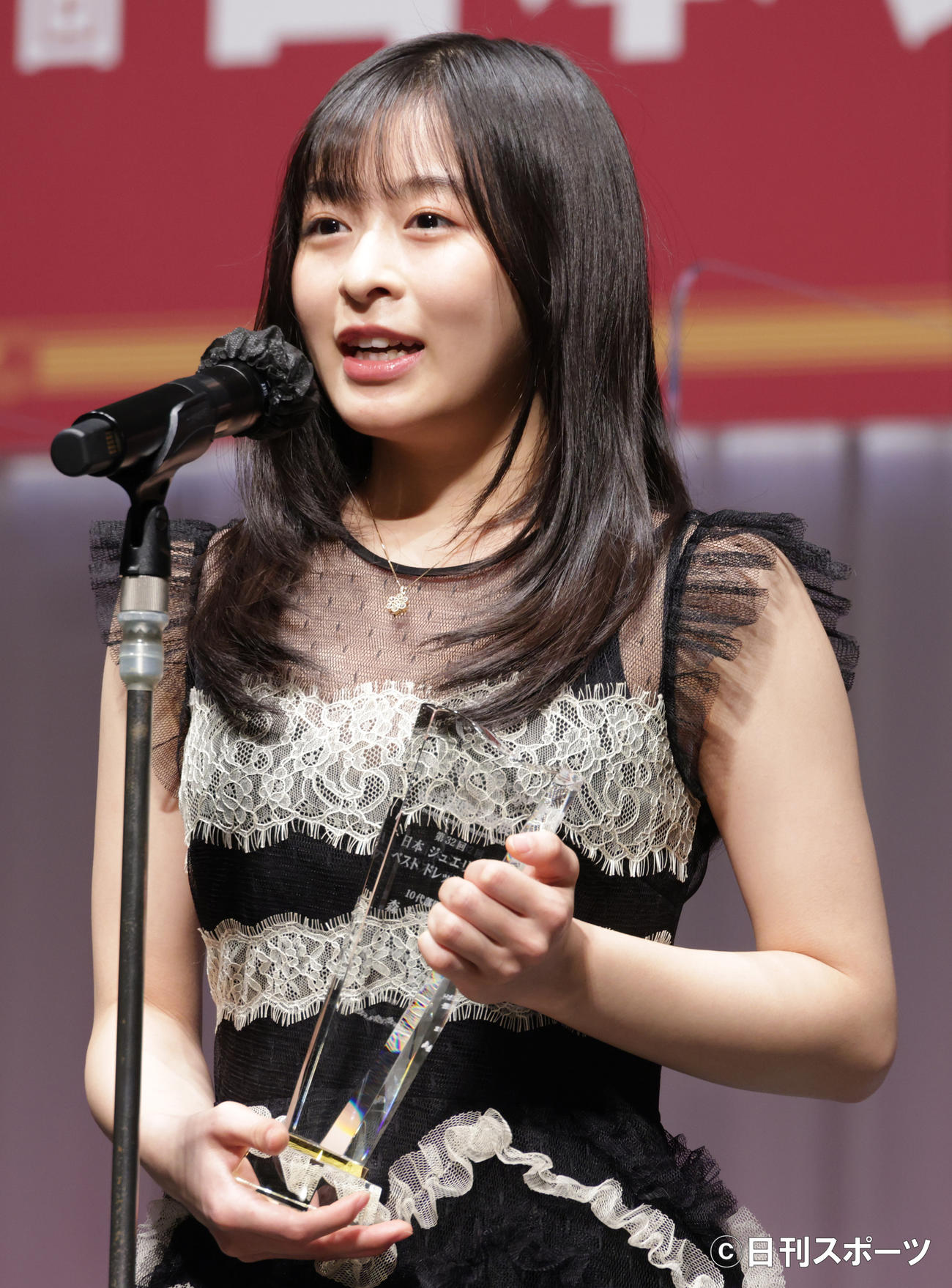 10代部門で受賞した森七菜（撮影・中島郁夫）