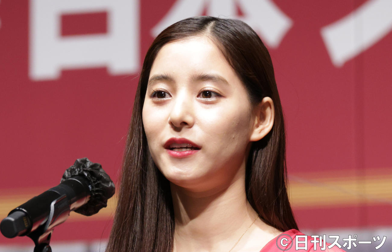 20代部門で受賞した新木優子（撮影・中島郁夫）