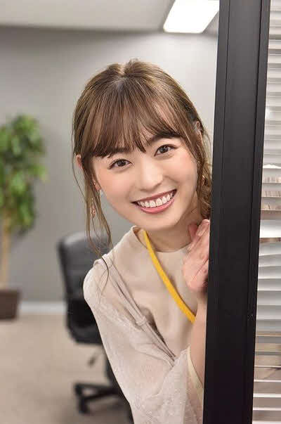 “ひょっこりショット”を公開した福原遥（福原遥オフィシャルブログ「HARUKA　ROOM」より）
