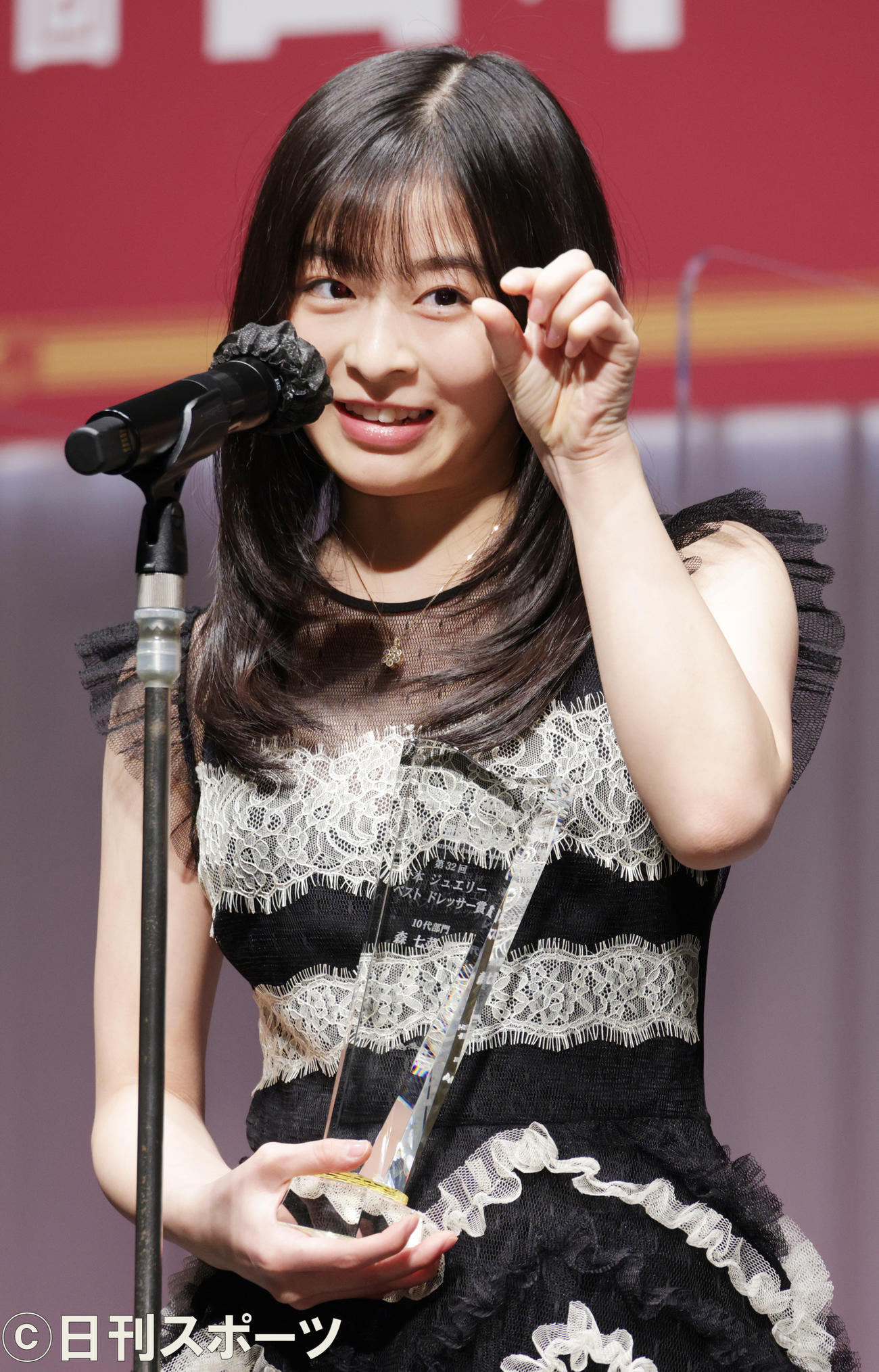 10代部門で受賞した森七菜（撮影・中島郁夫）