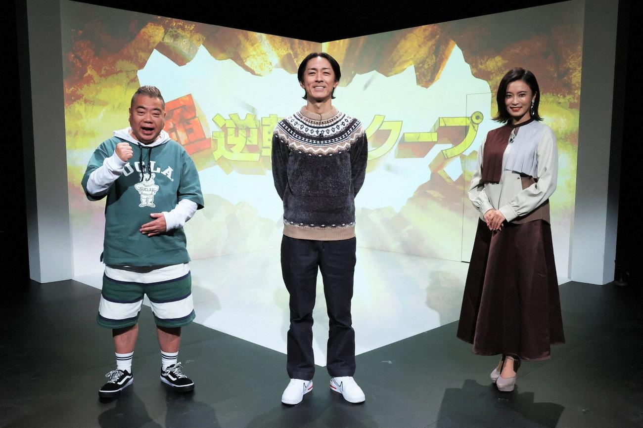 フジテレビ系「土曜プレミアム『目撃！超逆転スクープ6　これが決定的瞬間！カメラが暴いた凶悪犯の真実』」に出演する、左から出川哲朗、矢部浩之、小島瑠璃子（C）フジテレビ