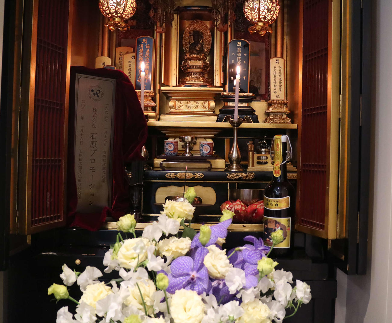 石原プロモーションの商号返還は、渡哲也さんの仏前にも報告された