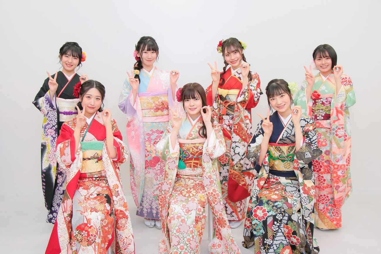 新成人を迎えたNGT48メンバー。前列左から古澤愛、角ゆりあ、藤崎未夢、後列左から大塚七海、佐藤海里、川越紗彩、安藤千伽奈（C）Flora
