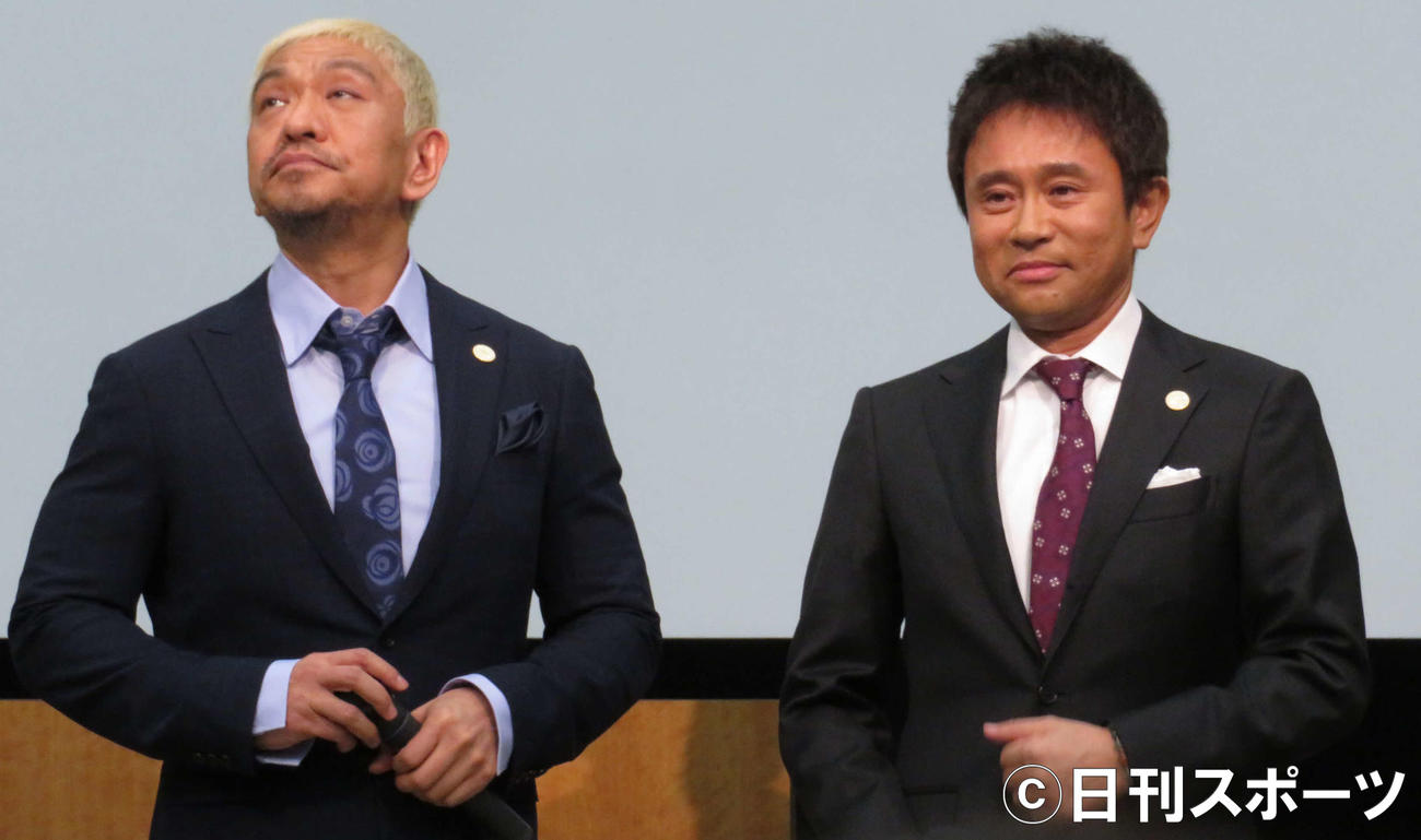 ダウンタウン松本人志（左）と浜田雅功（2017年3月27日撮影）
