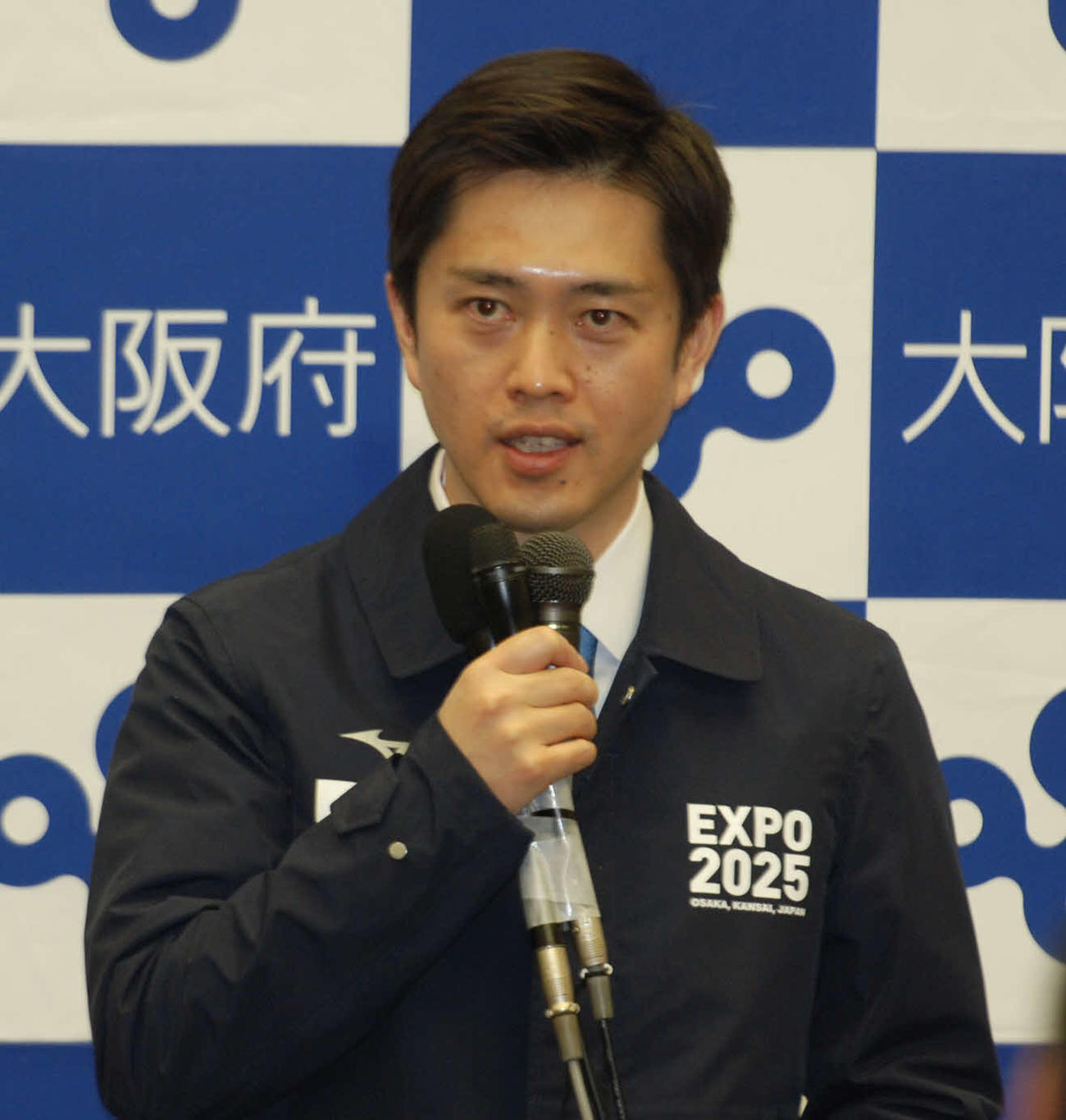 大阪府の吉村洋文知事（2021年1月8日撮影）