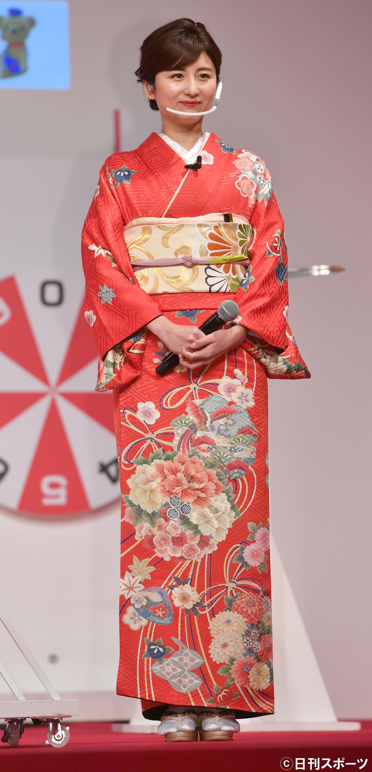 「2021年用年賀　お年玉くじ抽せん会」に登壇した宇賀なつみ（撮影・柴田隆二）