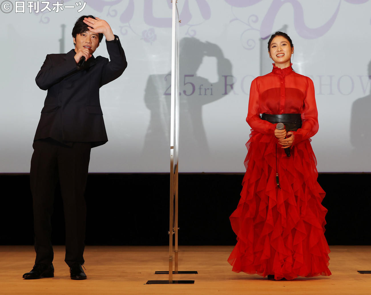映画「哀愁しんでれら」完成報告会を行った田中圭（左）と土屋太鳳（撮影・野上伸悟）