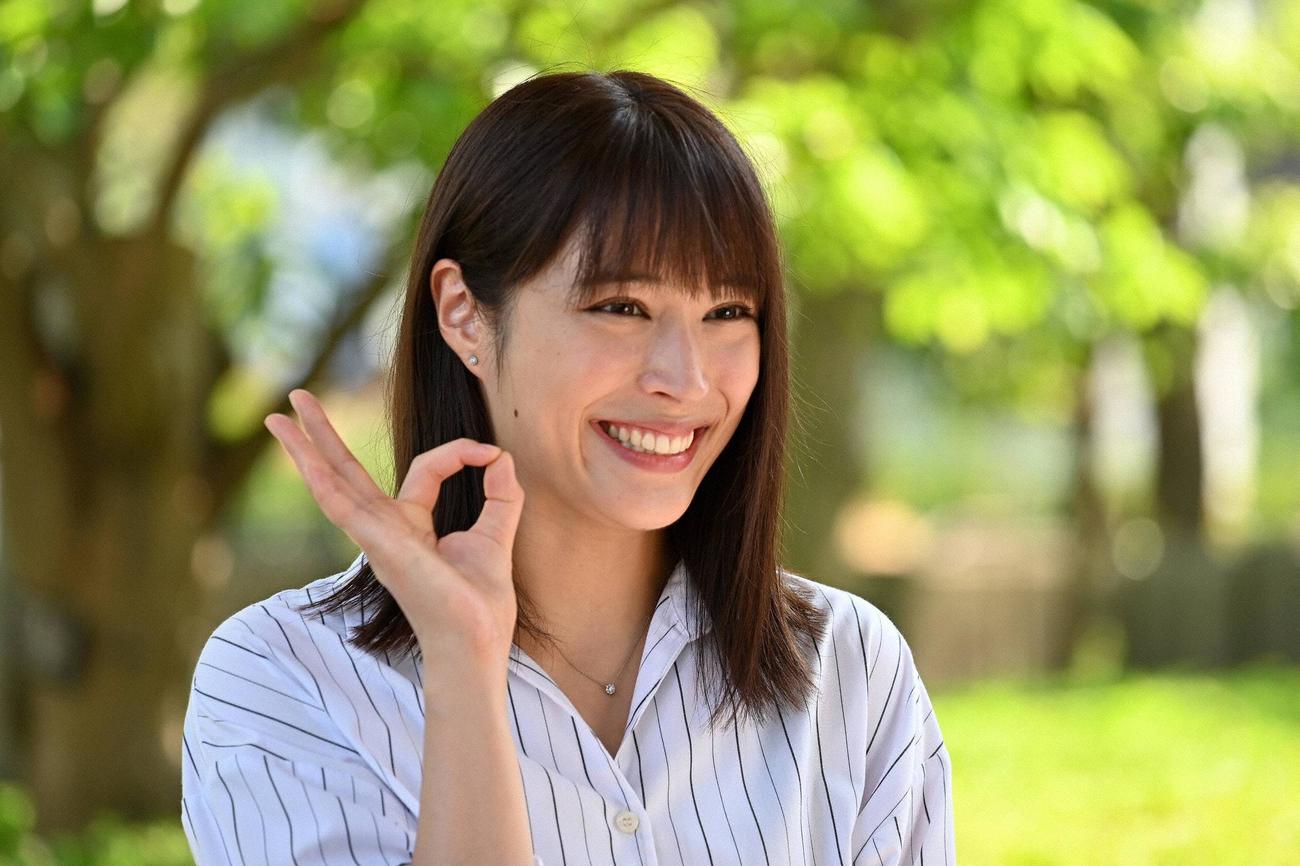 新たな世界で澪（広瀬アリス）は同僚として現れる（C）フジテレビ