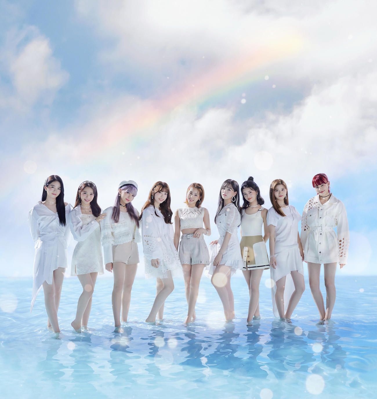 NiziUの、左からAYAKA、MAYA、MAYUKA、MIIHI、MAKO、RIO、RIMA、RIKU、NINA