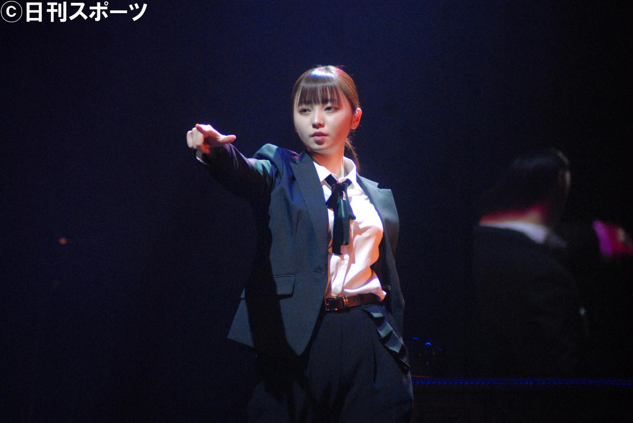 舞台「熱海殺人事件」東京公演の公開稽古で演技する今泉佑唯（2019年4月4日撮影）