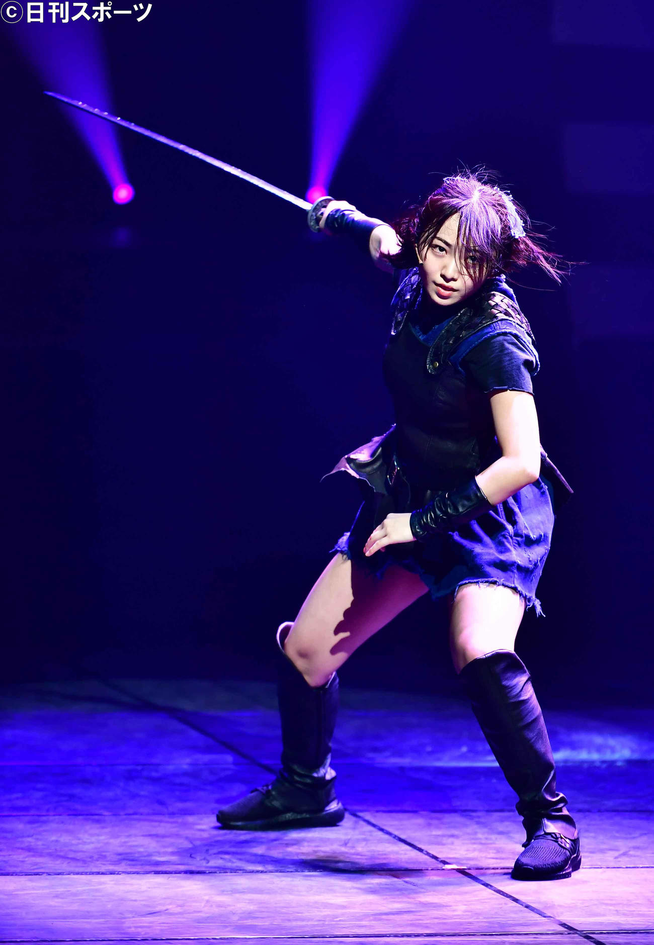 舞台「あずみ～戦国編～」の公開ゲネプロで華麗な殺陣まわりを披露する今泉佑唯（2020年3月14日撮影）